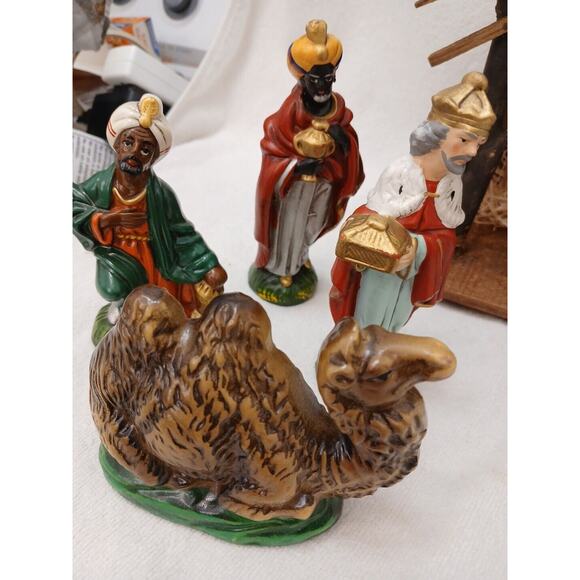 VNTG Nativity Set Hand Carved Wood Hand Painted 11 Pieces Stable Japan Christmas - Picture 9 of 16